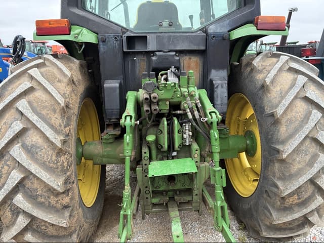 Image of John Deere 6400 equipment image 4