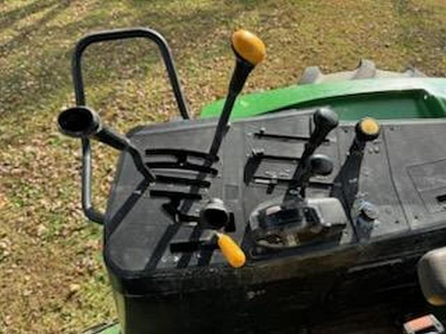 Image of John Deere 6400 equipment image 1