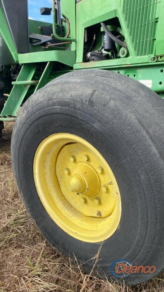 Image of John Deere 6400 equipment image 1