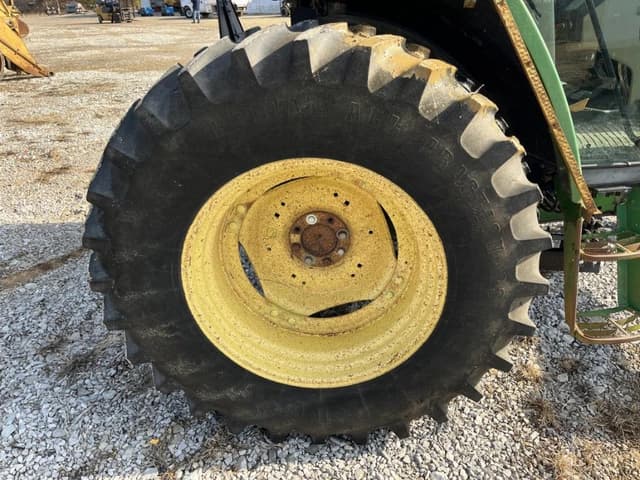 Image of John Deere 6405 equipment image 4
