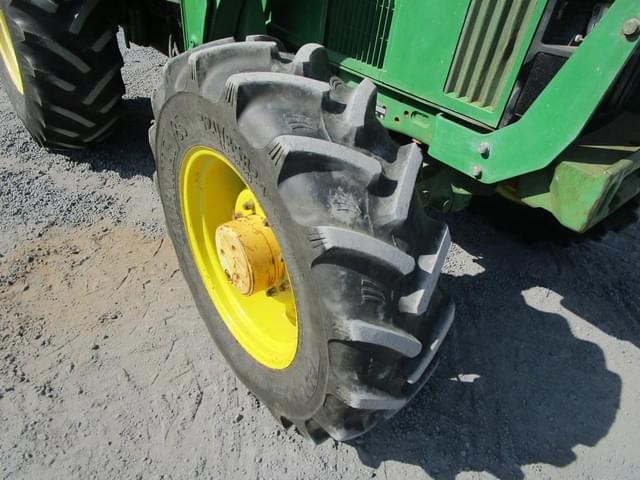 Image of John Deere 6405 equipment image 4