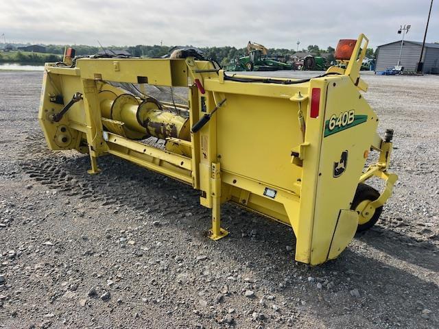 Image of John Deere 640B equipment image 4
