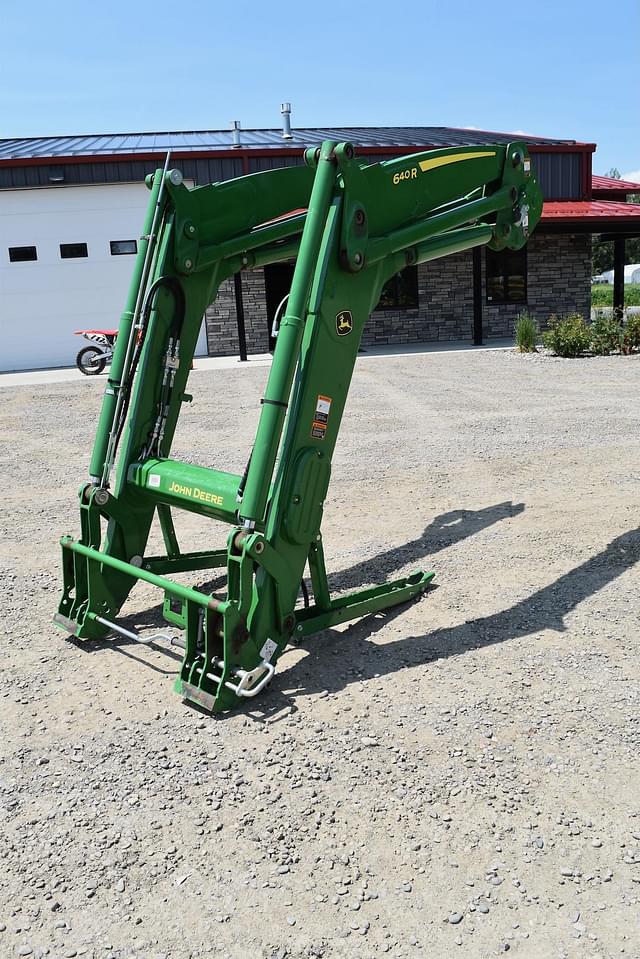 Image of John Deere 640R equipment image 4