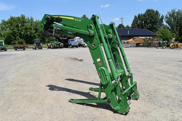 Image of John Deere 640R equipment image 1