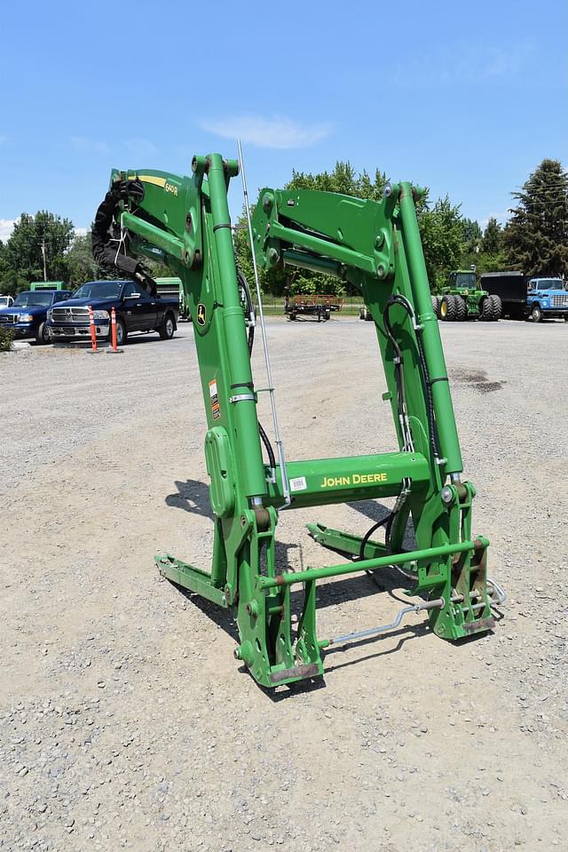 Image of John Deere 640R equipment image 2