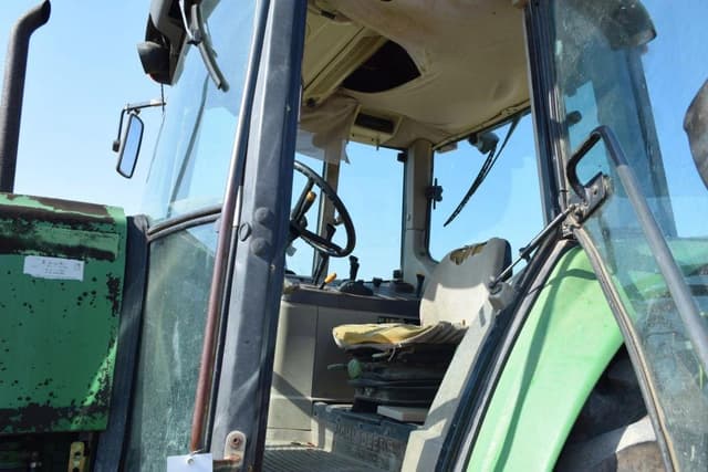 Image of John Deere 6415 equipment image 2