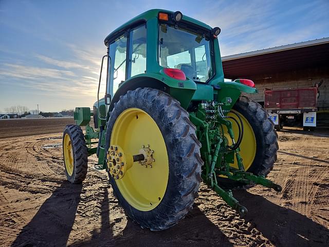 Image of John Deere 6420 equipment image 4