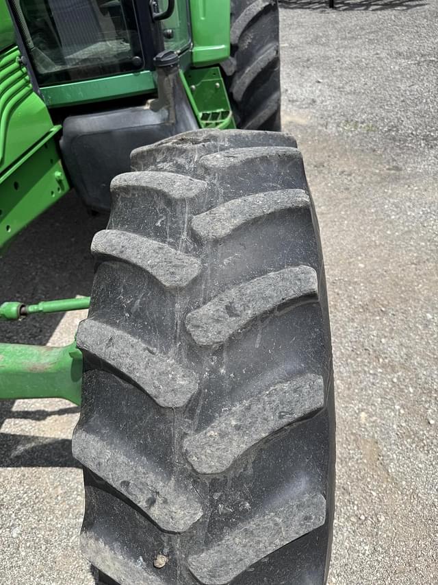 Image of John Deere 6420 equipment image 4