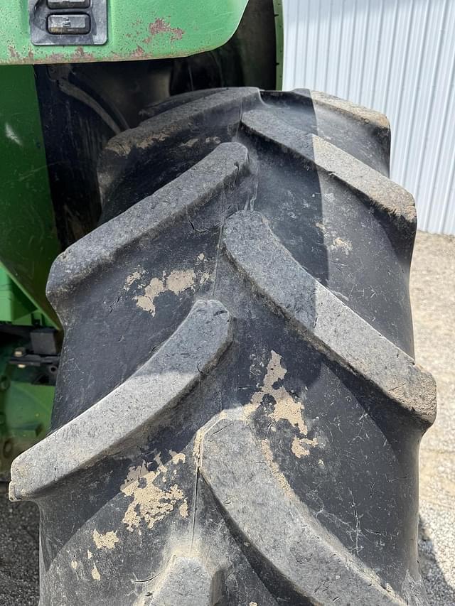 Image of John Deere 6420 equipment image 3