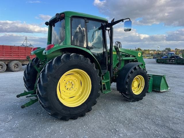 Image of John Deere 6420 equipment image 4