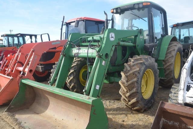 Image of John Deere 6420 equipment image 1