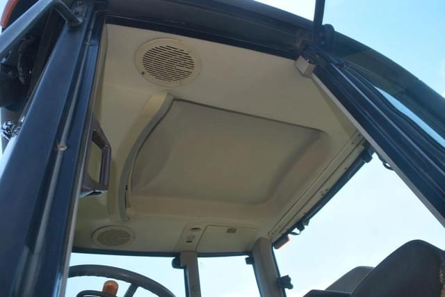 Image of John Deere 6420 equipment image 4