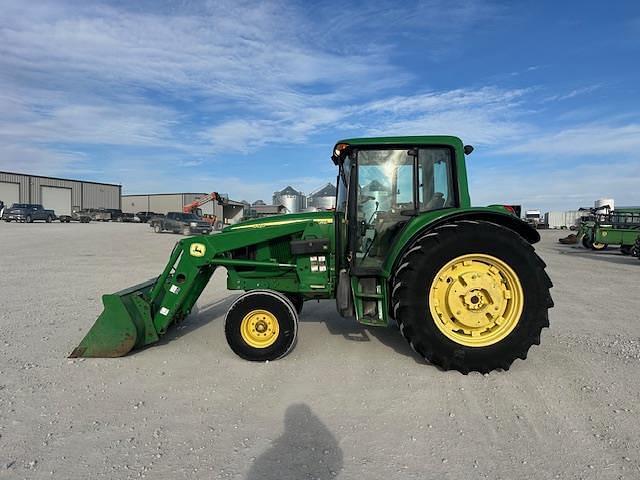 Image of John Deere 6420 equipment image 1