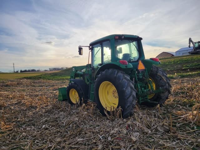 Image of John Deere 6420 equipment image 4