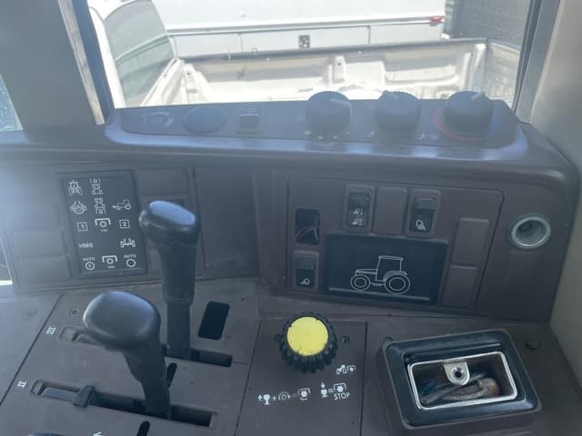 Image of John Deere 6420 equipment image 2