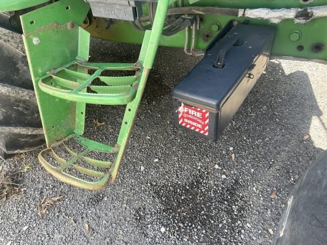 Image of John Deere 6420 equipment image 4