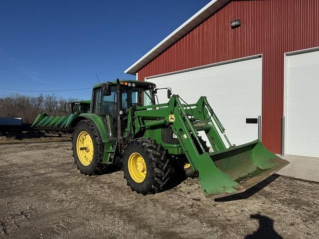 Image of John Deere 6420 equipment image 1