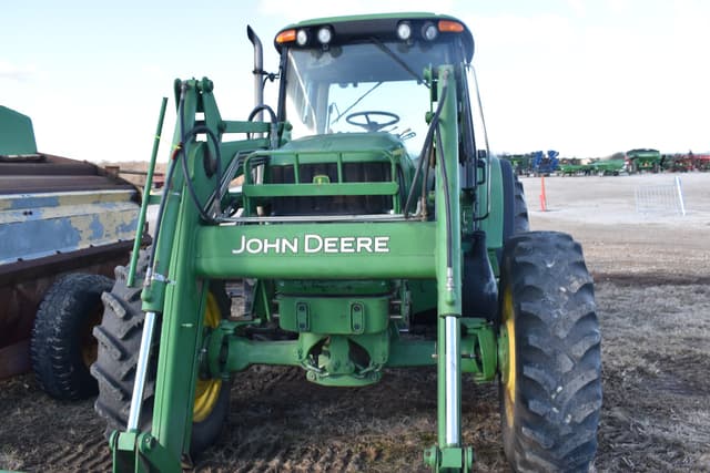 Image of John Deere 6420 equipment image 4