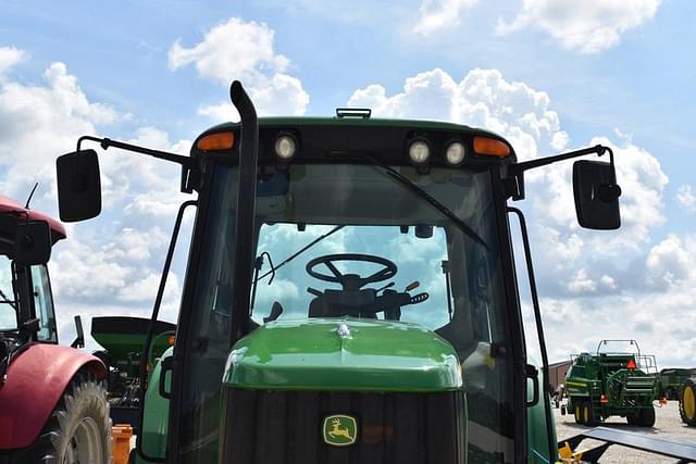 Image of John Deere 6420 equipment image 4