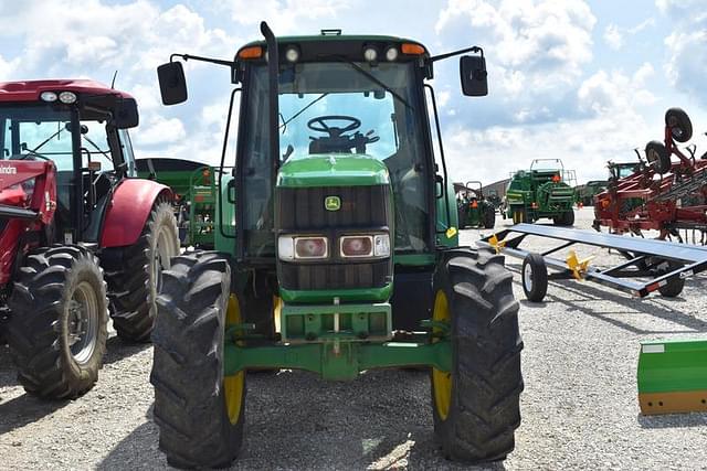 Image of John Deere 6420 equipment image 1