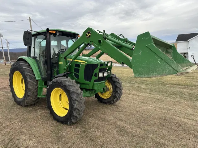 Image of John Deere 6430 equipment image 1