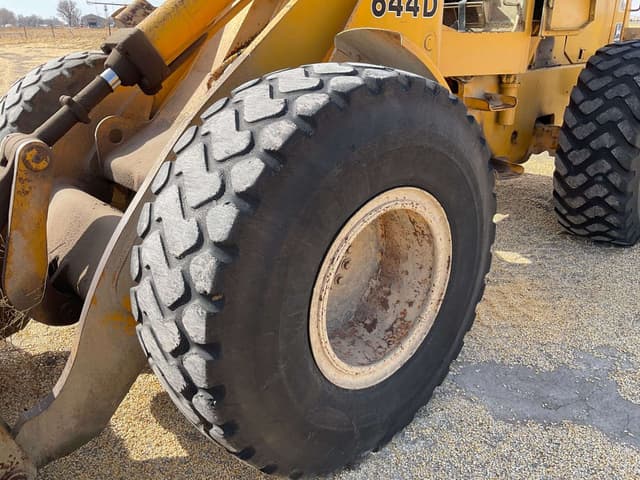 Image of John Deere 644D equipment image 4