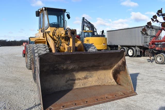 Image of John Deere 644E equipment image 2