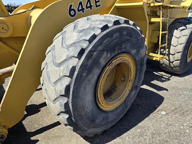 Image of John Deere 644E equipment image 3