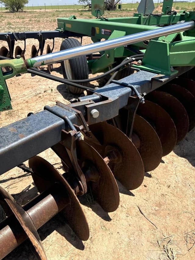 Image of John Deere 650 equipment image 2