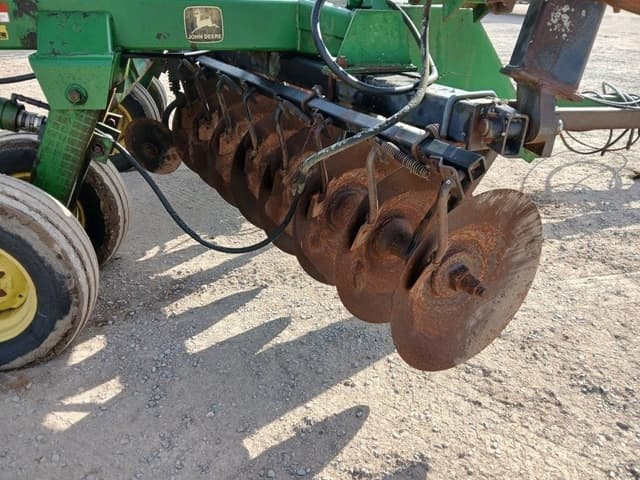 Image of John Deere 650 equipment image 3