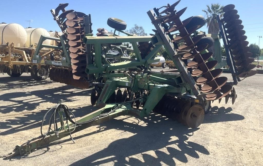 John Deere 650 Equipment Image0