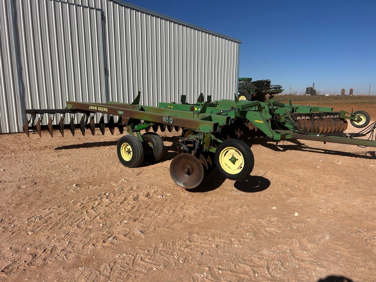 John Deere 650 Equipment Image0