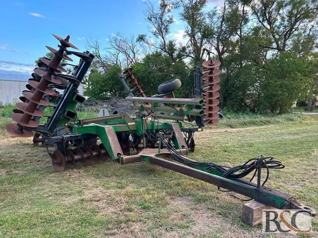 Image of John Deere 650 equipment image 2