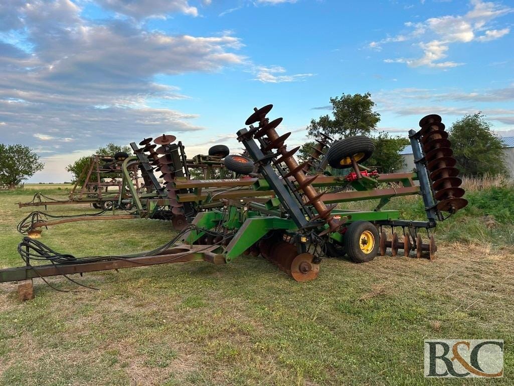 John Deere 650 Equipment Image0