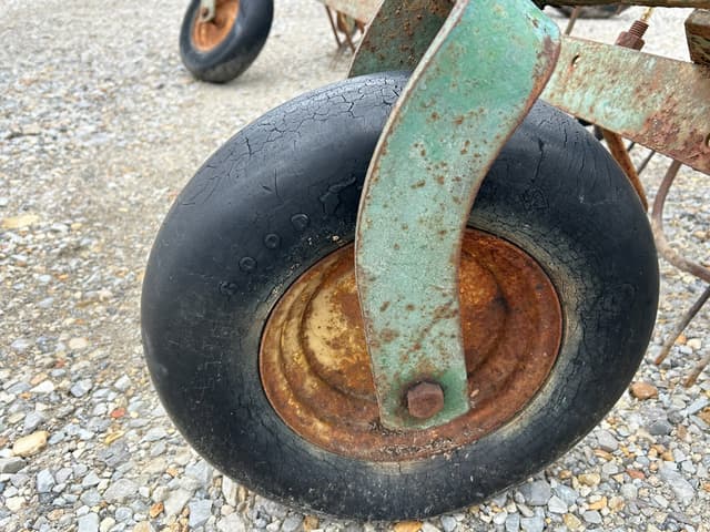 Image of John Deere 650 equipment image 2