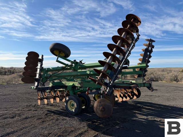 Image of John Deere 650 equipment image 2