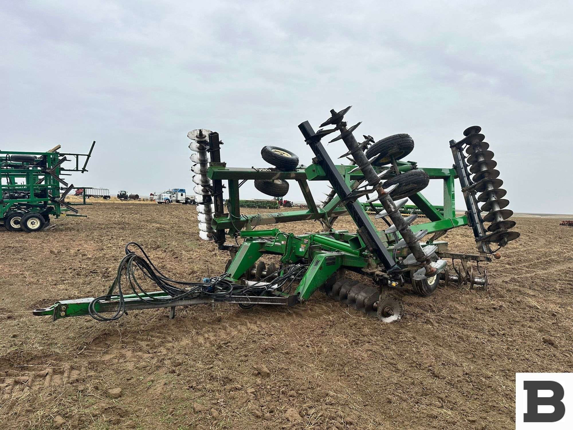 John Deere 650 Equipment Image0