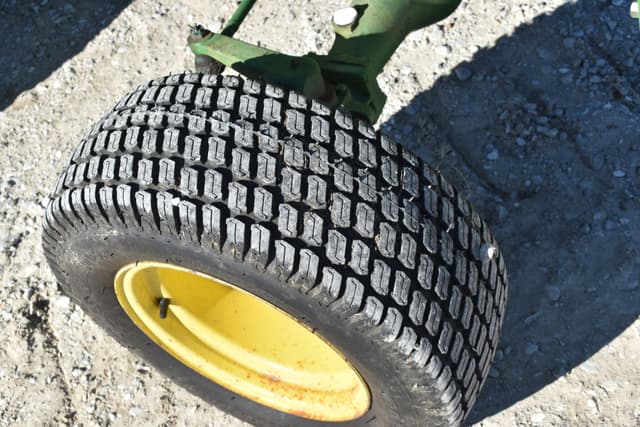 Image of John Deere 650 equipment image 4