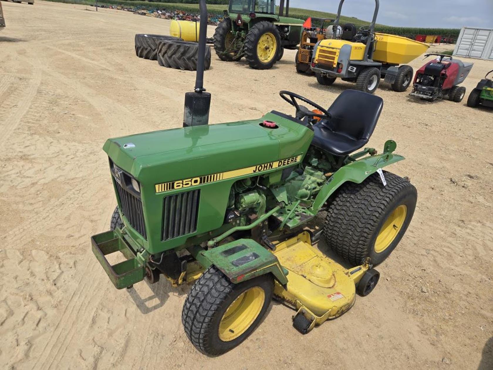John Deere 650 Equipment Image0