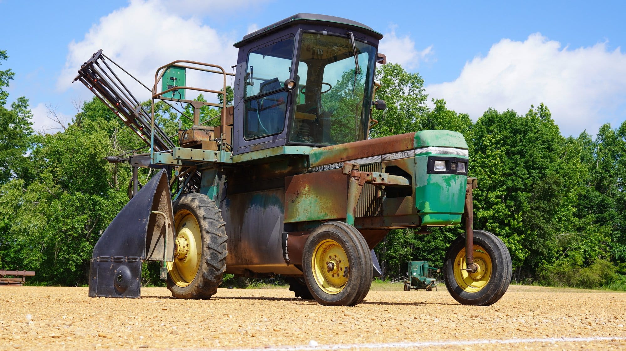 John Deere 6500 Equipment Image0