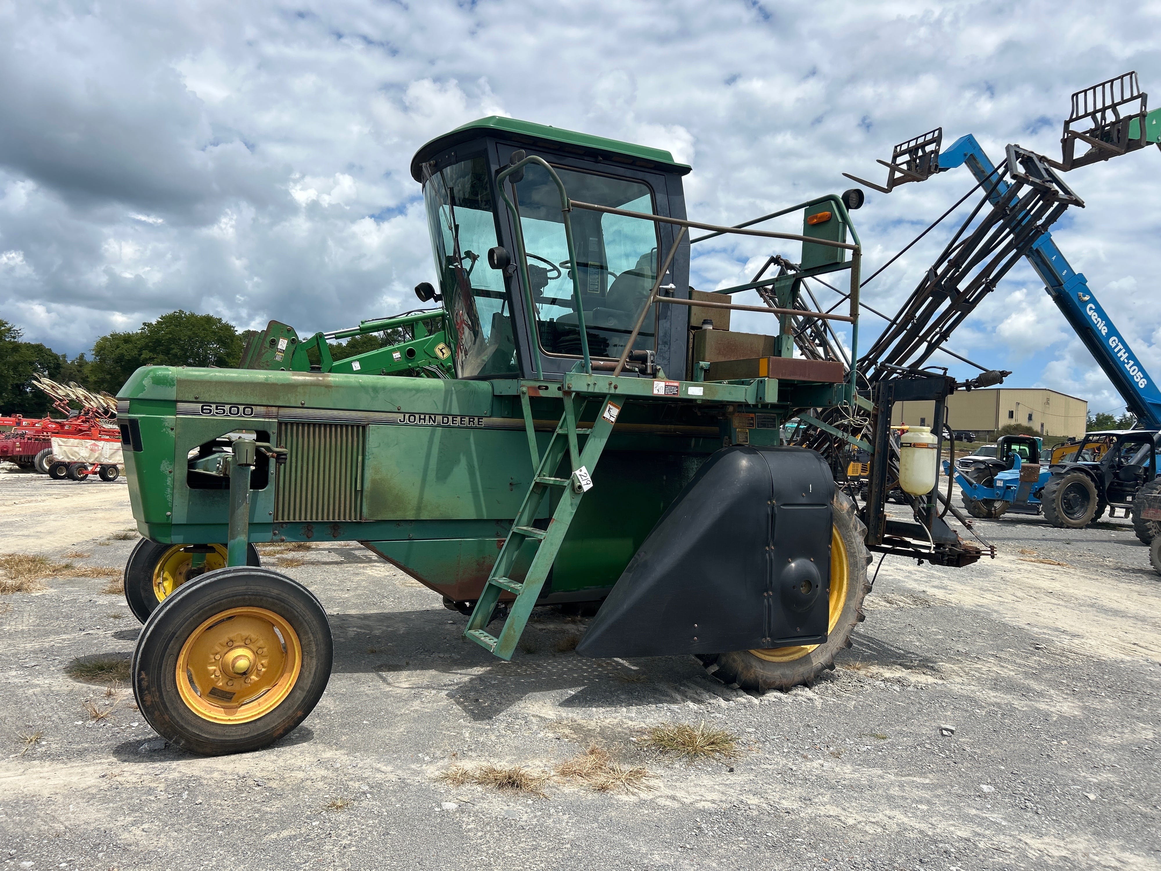 John Deere 6500 Equipment Image0