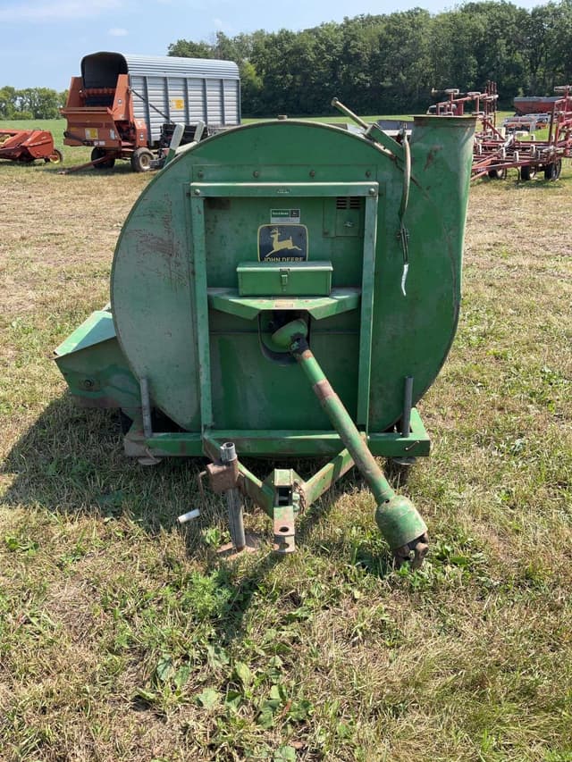 Image of John Deere 6500 equipment image 1