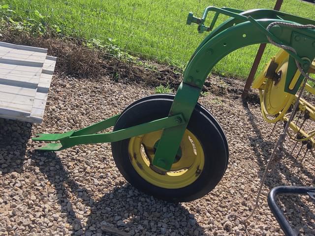 Image of John Deere 660 equipment image 1