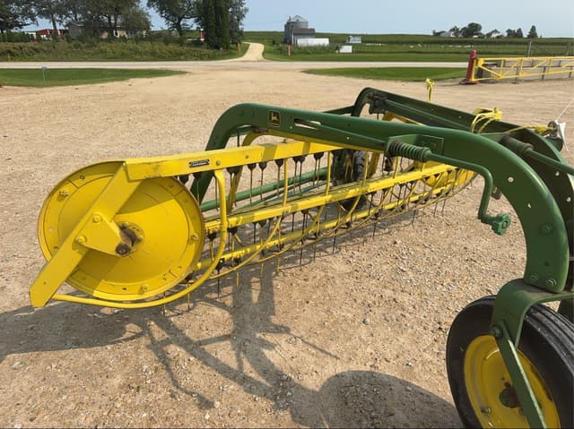 Image of John Deere 660 equipment image 2