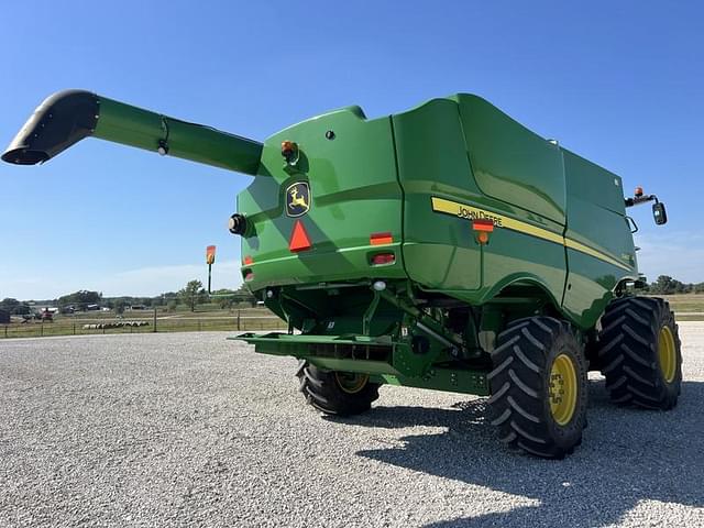 Image of John Deere S660 equipment image 4