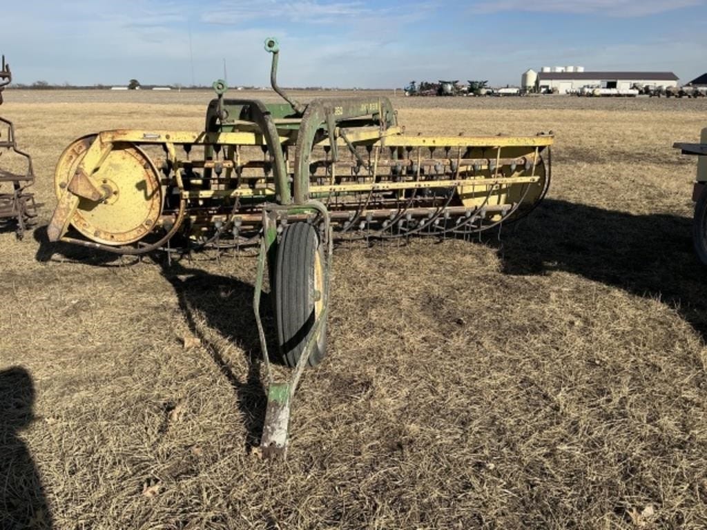 John Deere 660 Equipment Image0