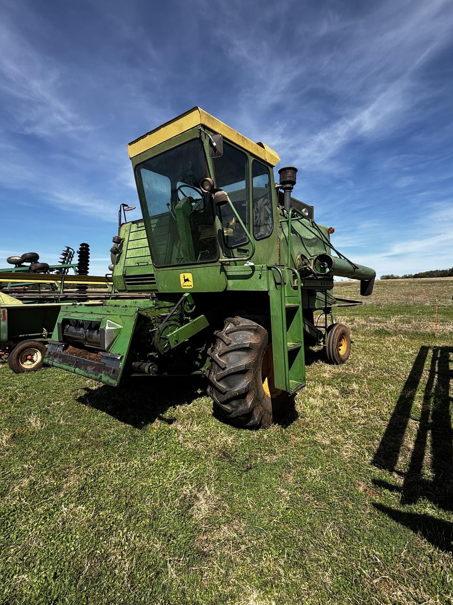 John Deere 6600 Equipment Image0