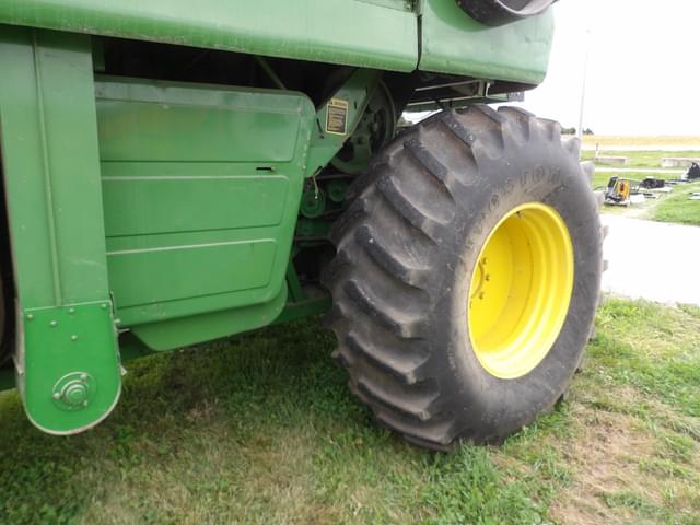 Image of John Deere 6620 equipment image 1