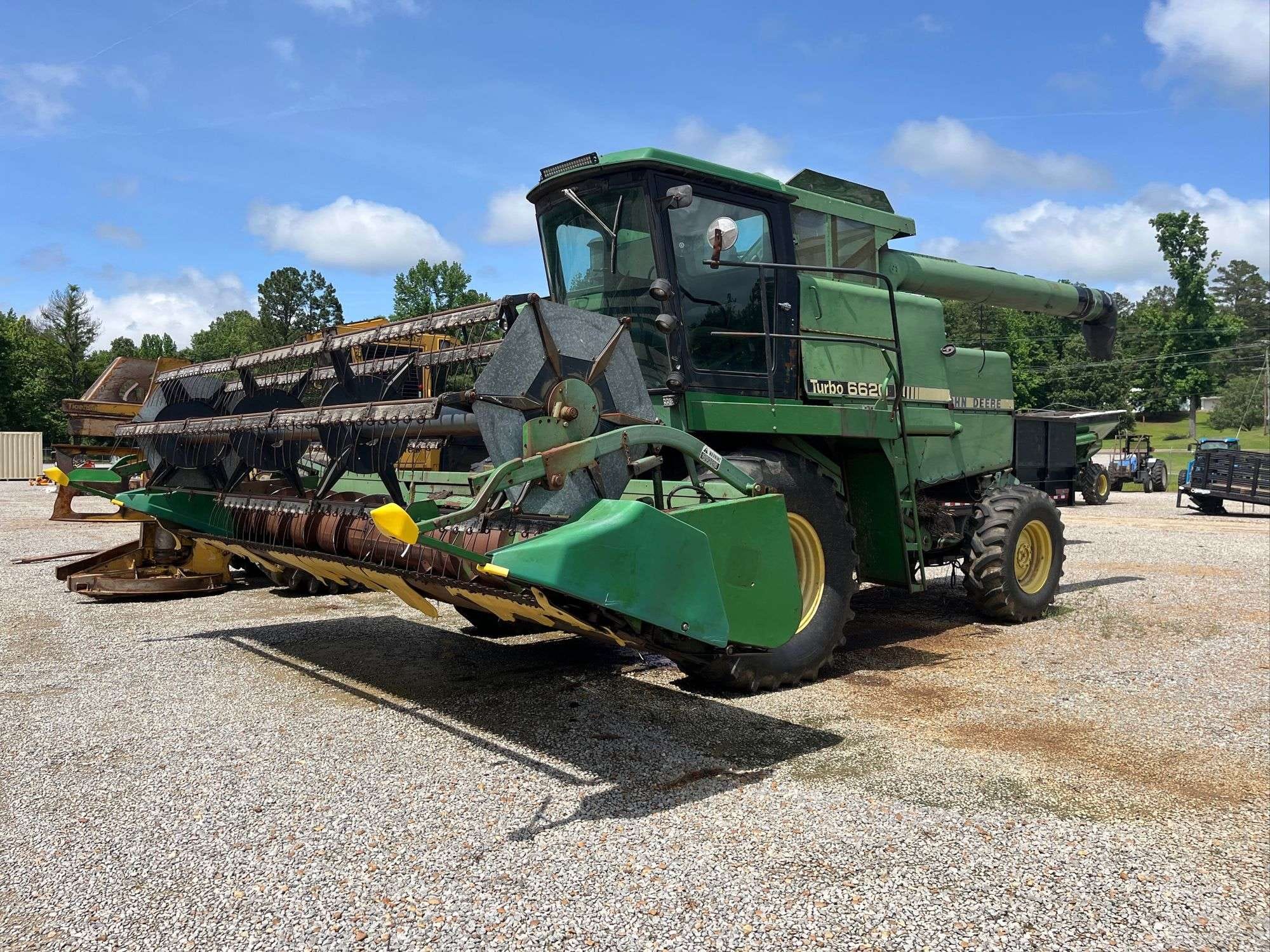 John Deere 6620 Equipment Image0