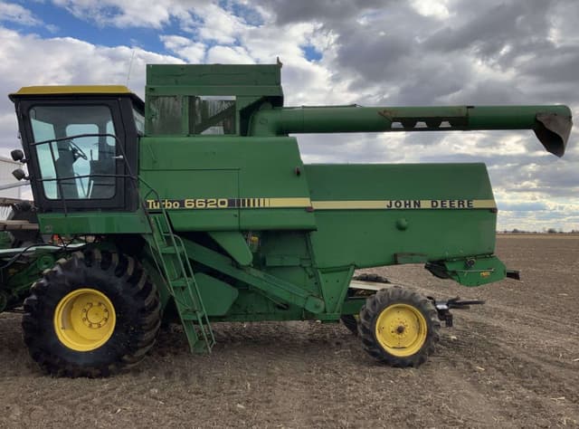 Image of John Deere 6620 equipment image 1